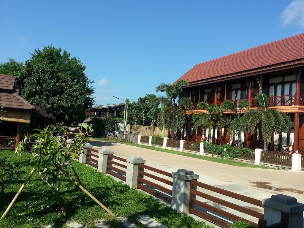 Pon Arena Hotel Muang Khong Exterior photo