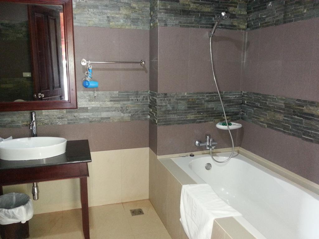 Pon Arena Hotel Muang Khong Exterior photo