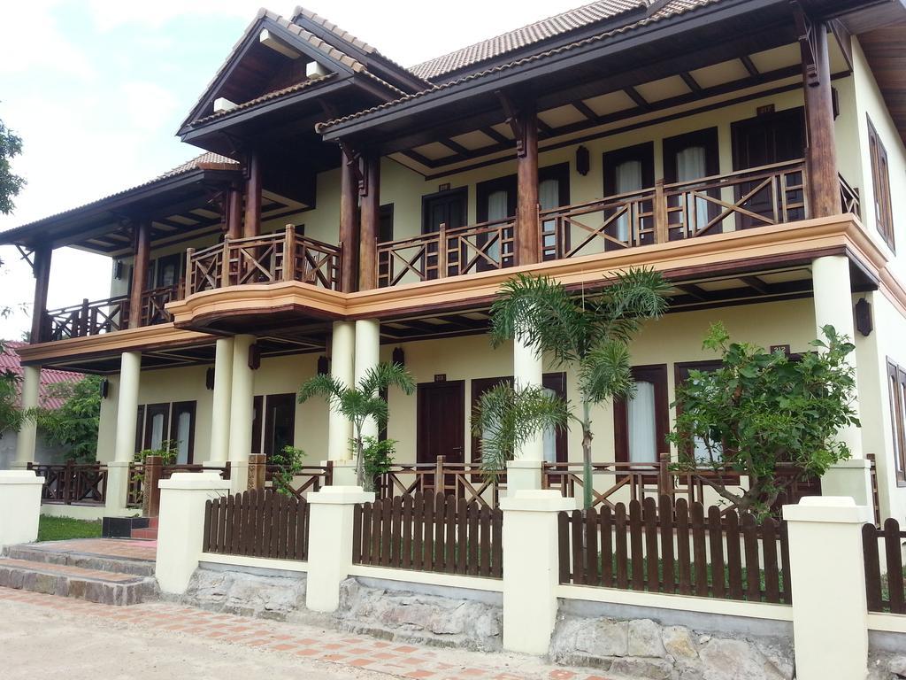 Pon Arena Hotel Muang Khong Exterior photo