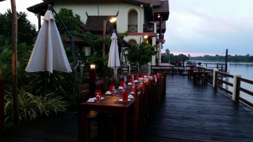 Pon Arena Hotel Muang Khong Exterior photo