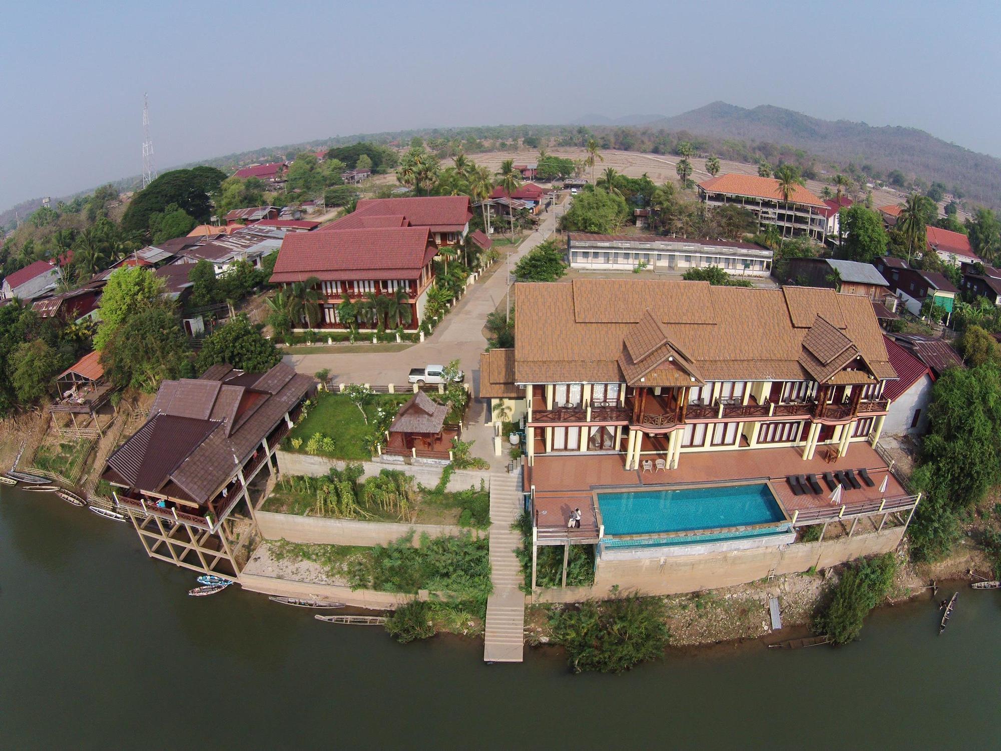 Pon Arena Hotel Muang Khong Exterior photo