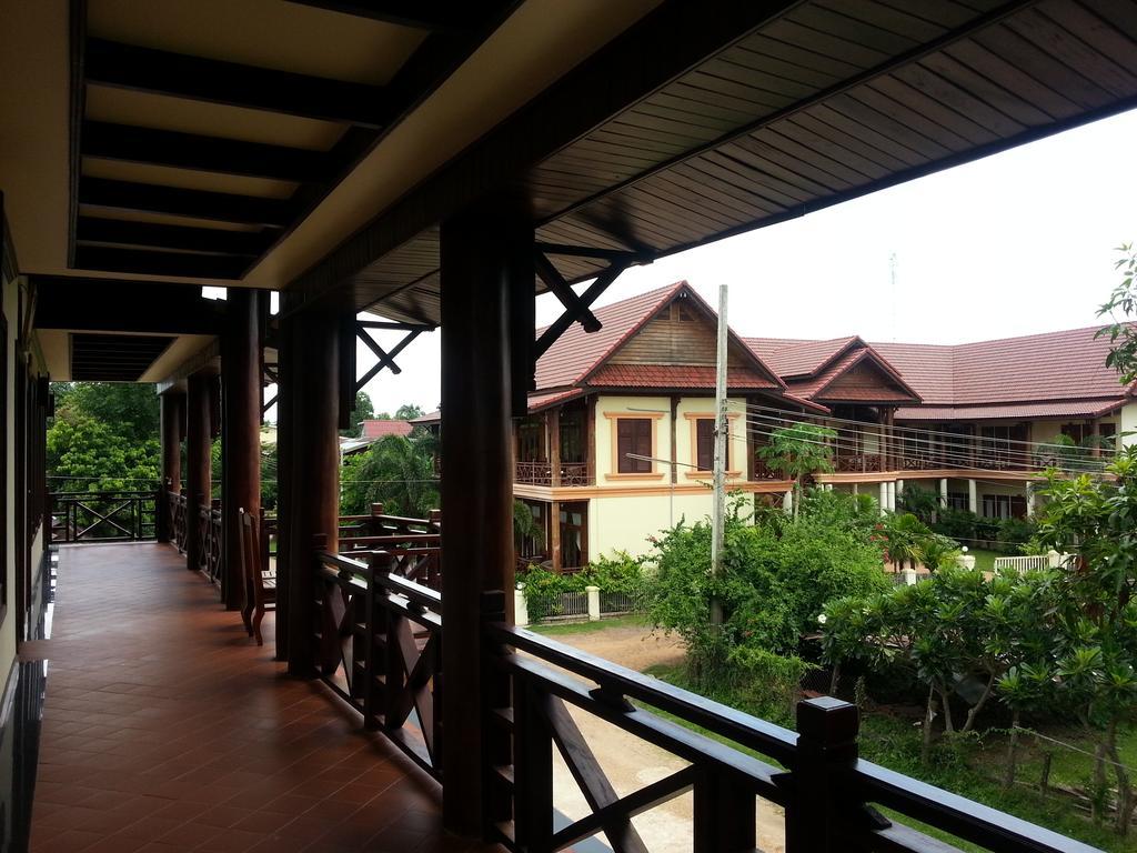 Pon Arena Hotel Muang Khong Exterior photo