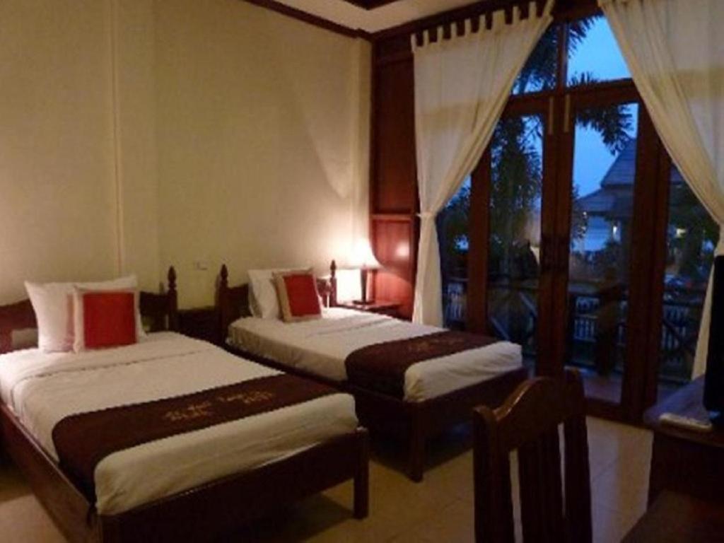 Pon Arena Hotel Muang Khong Exterior photo