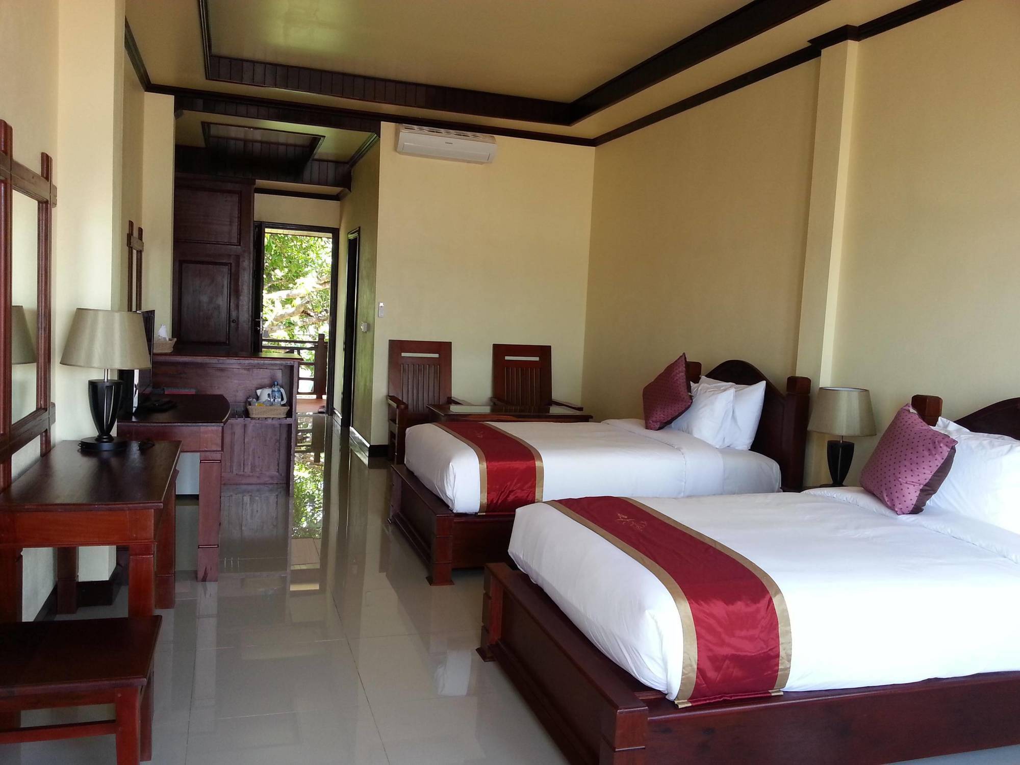 Pon Arena Hotel Muang Khong Exterior photo